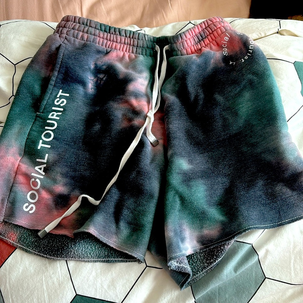 Social tourist sweat shorts